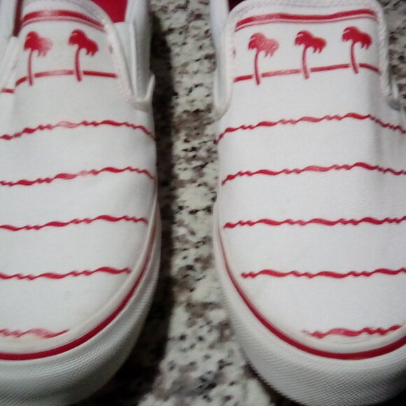 Men In N Out Drink Cup Shoes - Picture 2 of 5